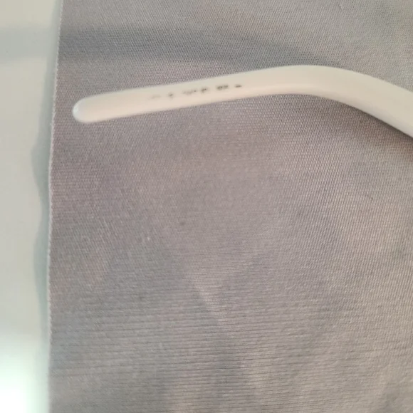 Gucci Sunglasses with Case - Picture 3 of 6